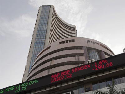 Market bloodbath continues as Sensex loses above 300 points, slips below 33,000-mark