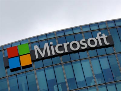 Microsoft shows off Windows PCs that run on Qualcomm chips