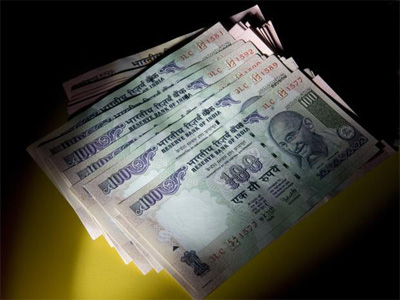 Rupee closes unchanged against US dollar at 66.56