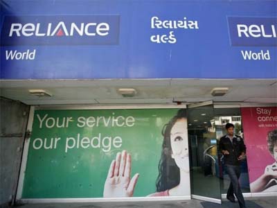 RCom net rises, but lags expectations