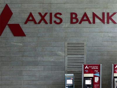 Axis Bank hits 52-week high on fund raising plans