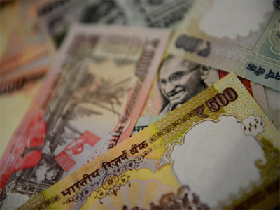 Rupee trades lower at 67.48 against US dollar