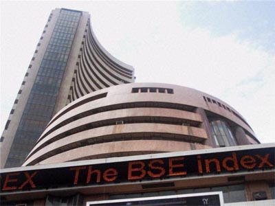 Sensex gains 300 pts on global cues