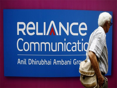 RCom shares extend losses; end over 3% lower