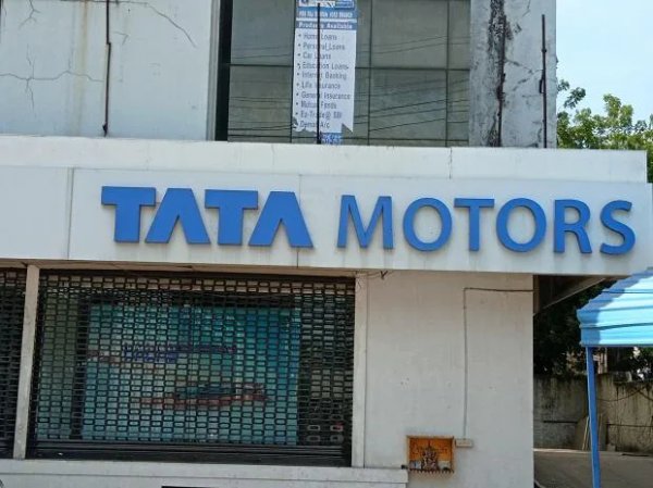 Tata Motors slides 4% on profit booking post December quarter results