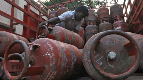 LPG cylinder prices increased by Rs 25, second hike in four days