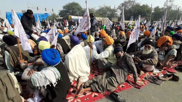 No talks with govt till all groups are called: Protesting farmers