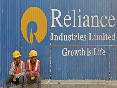 RIL subsidiary looks to raise  ₹13,900 crore through rights issue