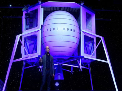 Amazon’s Jeff Bezos says he'll send a spaceship to the moon