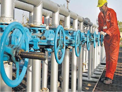 ONGC aims for new drilling contracts in biggest cost-saving drive