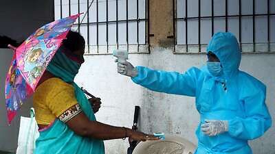 India sees 27,114 new coronavirus cases, tally crosses 8 lakh-mark