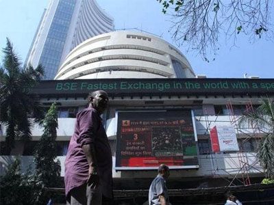 Sensex drops 106 points on weak global cues; bank stocks fall