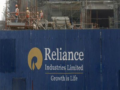 RIL arm plans to raise ₹4,000 crore to fund Reliance Jio, group firms
