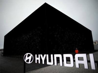 In the debate on who will own cars, Hyundai picks Uber, Grab