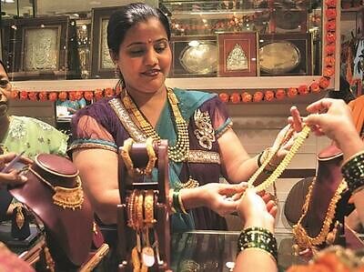 Gold price falls to Rs 53,951 per 10 gram, silver drops to Rs 71,211 a kg