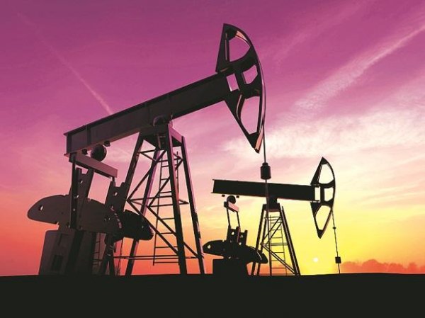 Oil prices decline on high inventories, weak US stock markets