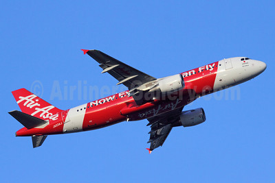 AirAsia flight QZ8501: Indonesian divers retrieve black box data recorder