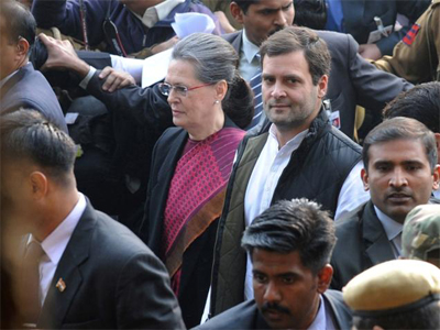 SC refuses to quash criminal proceedings against Sonia, Rahul