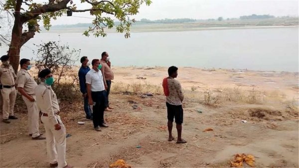 After floating corpses, now bodies found buried in sand on banks of Ganga in Uttar Pradesh's Unnao