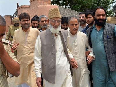Syed Ali Shah Geelani unwell, internet snapped in Kashmir over rumours