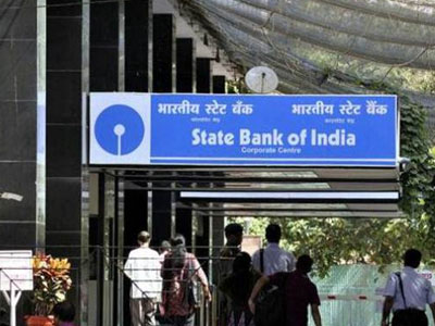 SBI slashes fine for not keeping min balance