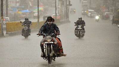 IMD forecasts heavy rains in Mumbai; Delhi to witness light showers