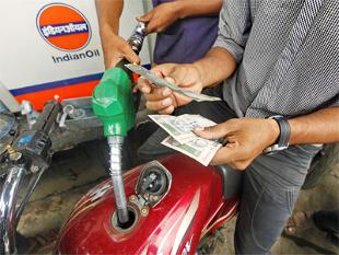 Petrol prices may fall by Re 1 a litre before Diwali