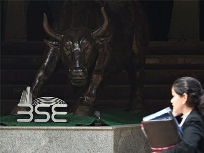 Sensex, Nifty turn cautious on mixed global cues