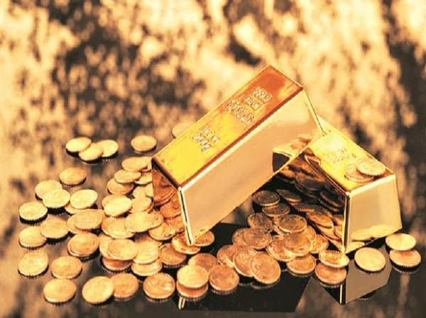 Gold price today at Rs 54,390 per 10 gm, silver trends at Rs 67,900 a kg