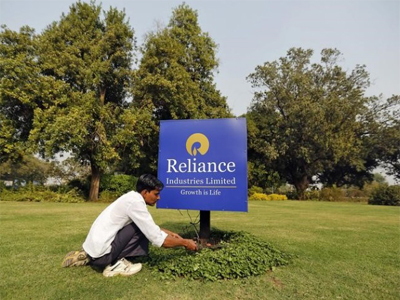 RIL profit rises on refining margins