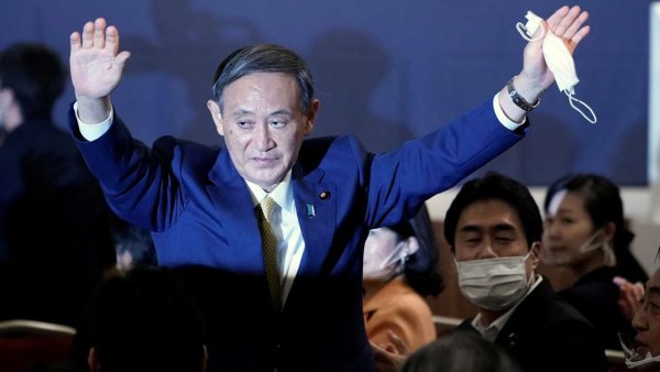 Shinzo Abe's entire Cabinet resigns ahead of Yoshihide Suga assuming office as Japan's new PM