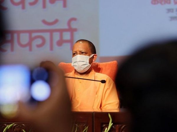 Yogi govt withdraws 868 stubble burning cases against farmers