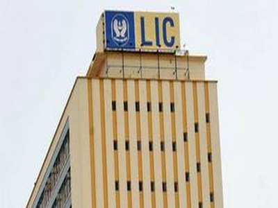 LIC beats private firms in premiums