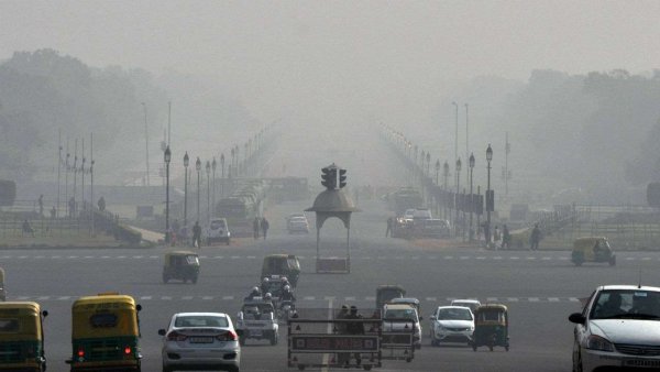 Delhi-NCR residents forced to inhale poison as AQI drops to 'very poor'