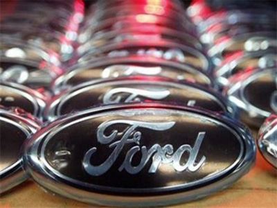 Ford cuts 2017 profit forecast for credit arm