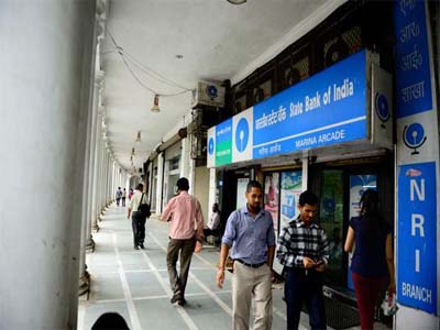 HDFC Bank cuts base rate to 9.7%, matches SBI