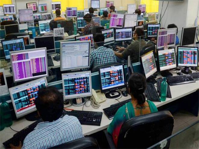 Sensex slips below 34k level, down 131 pts in early trade