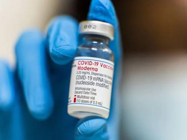 Moderna requests FDA to authorize second Covid-19 booster shot for adults