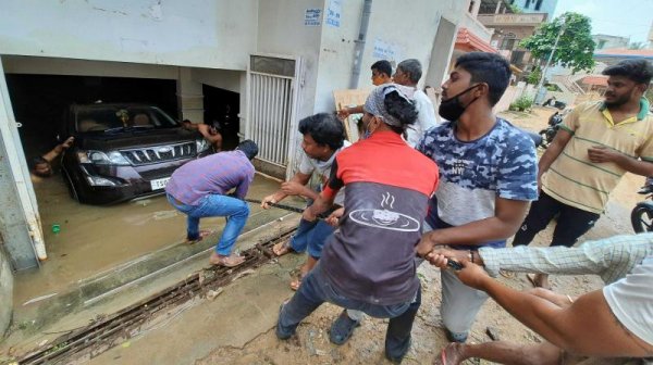 Rains submerge 3,000 cellars in Hyderabad