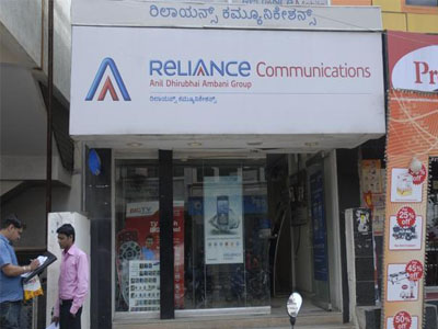 RCom shares plunge on report of govt blocking Reliance Jio deal