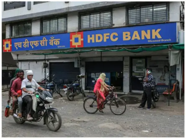 To woo customers, HDFC Bank aims to issue 1 mn credit cards every month