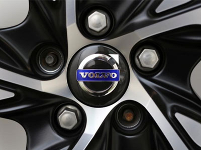 Volvo Cars targets sales record, facing down trade worries