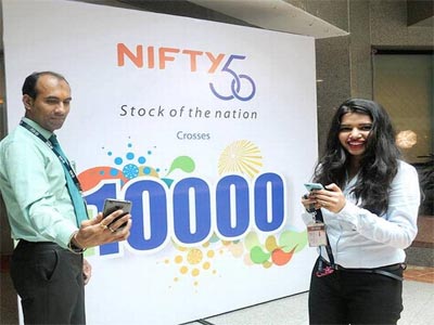 Sensex, Nifty reverse early gains on profit booking
