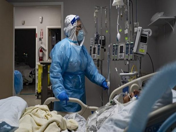 US hits 700,000 Covid-19 deaths just as cases begin to fall