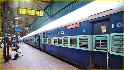 'Only those permitted to travel': Central Railway advises people against thronging to train stations