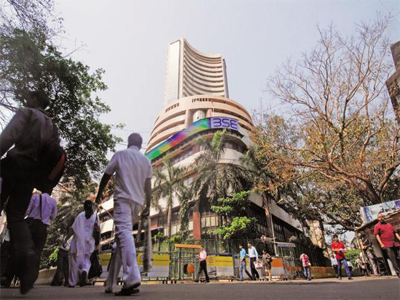 Sensex falls 46 points, Nifty above 8,660; mid-cap stocks up as merger plan lifts SBI