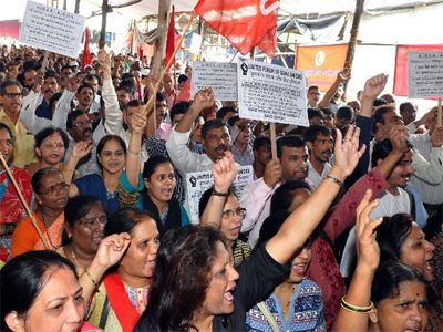 Public sector bank unions decide to join national strike called on Jan 8