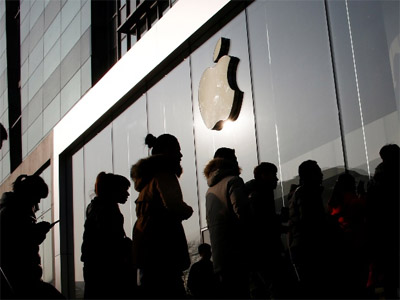 Apple warns China: Pay 30% on cash transfers for violating App store policy
