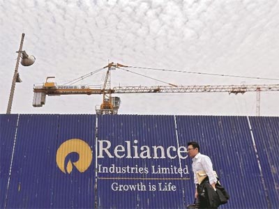 RIL gains after company hits debt market with $800-mn issue