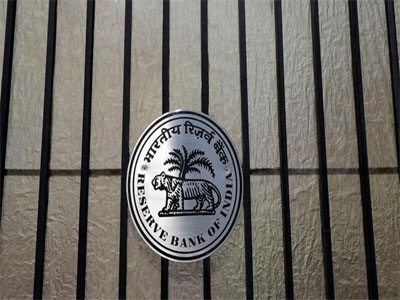 RBI cites fiscal and external risks for holding policy rates